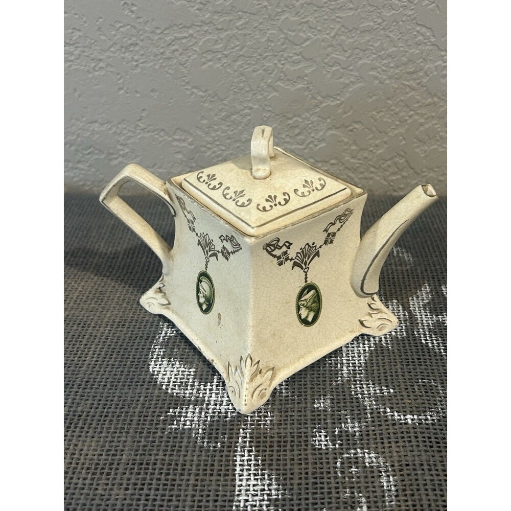 Roseville Medallion Tea Pot